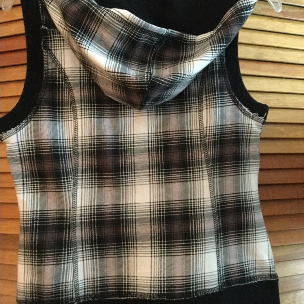 Vest - Picture 5 of 5